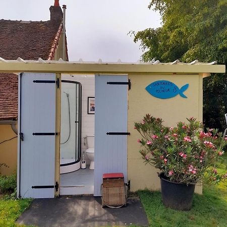 Vila La Roulotte Du Pecheur Saint-Privé Exteriér fotografie