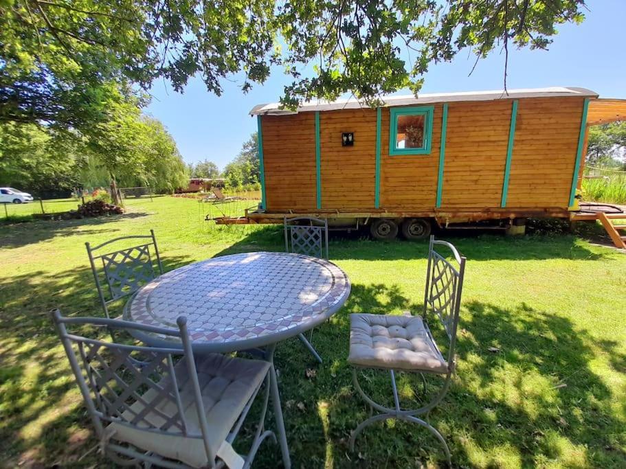 Vila La Roulotte Du Pecheur Saint-Privé Exteriér fotografie