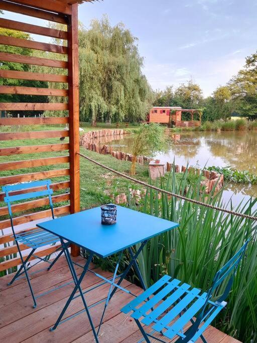Vila La Roulotte Du Pecheur Saint-Privé Exteriér fotografie