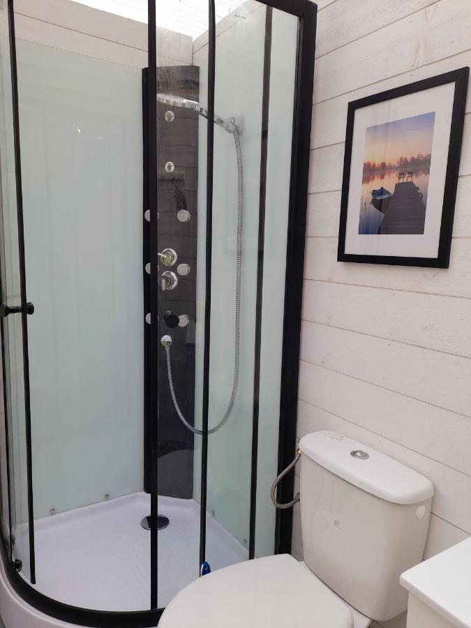 Vila La Roulotte Du Pecheur Saint-Privé Exteriér fotografie